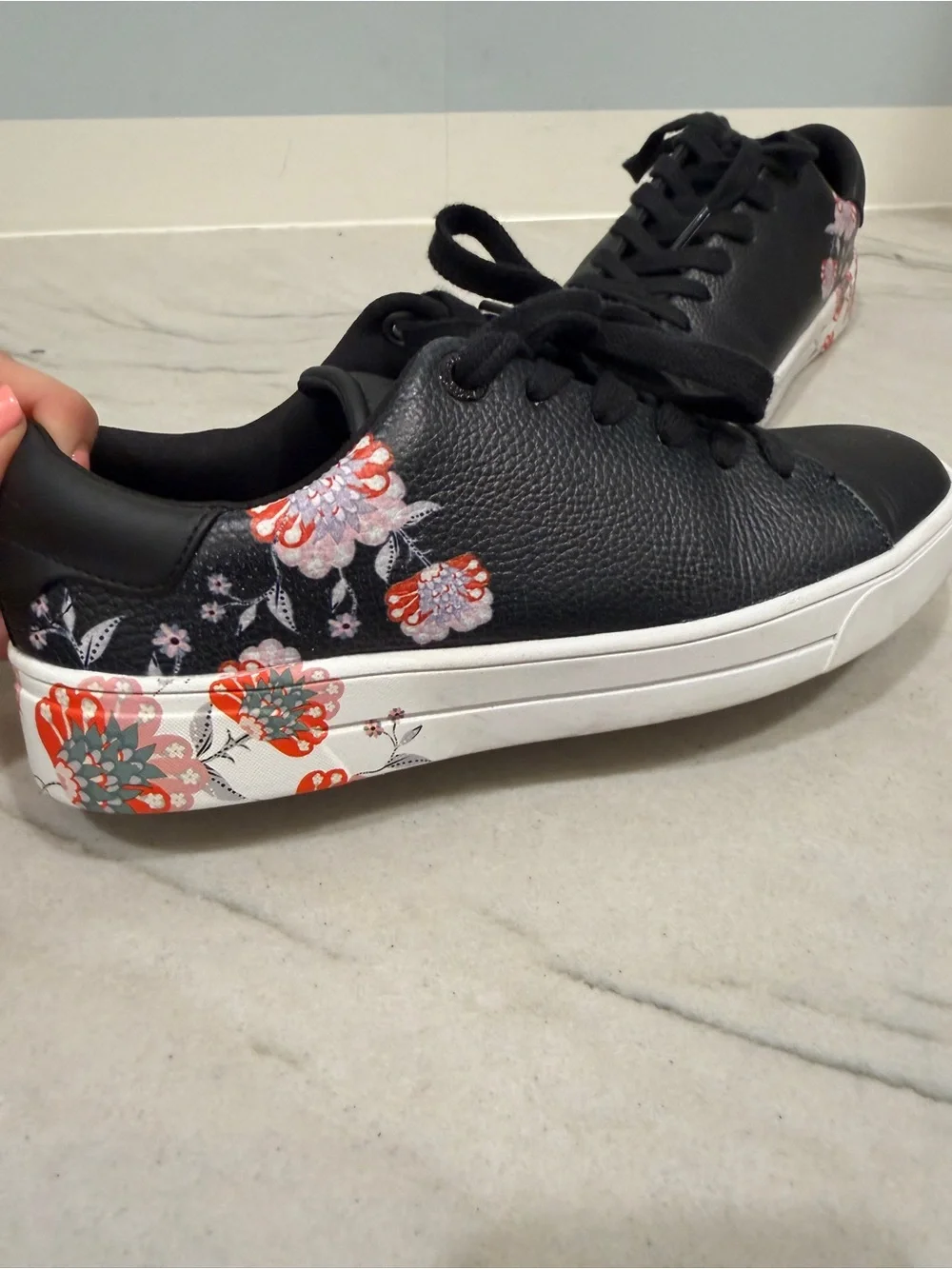 Ted Baker London Black Leather Floral-Accent Women's Sneakers Aariah size 6